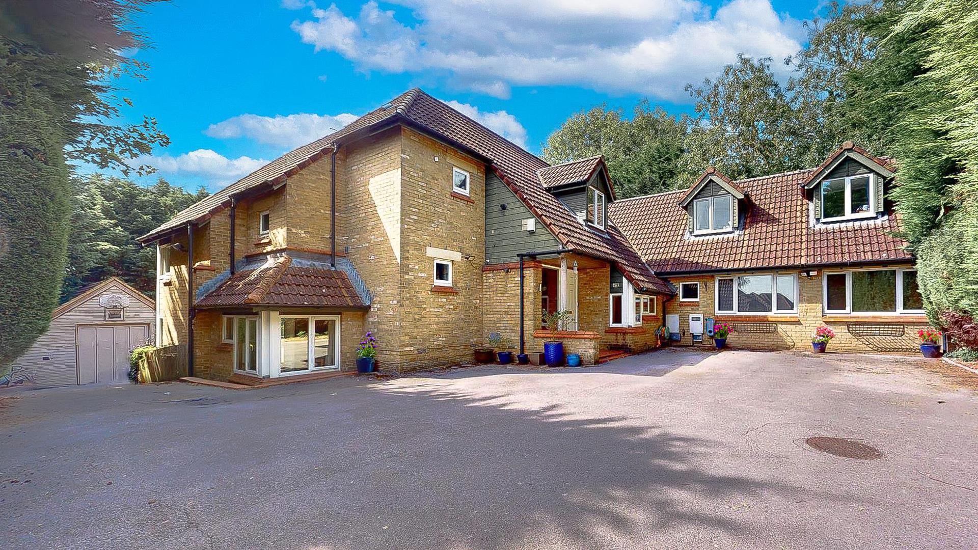 6 bed property in Warmington Gardens, Milton Keynes